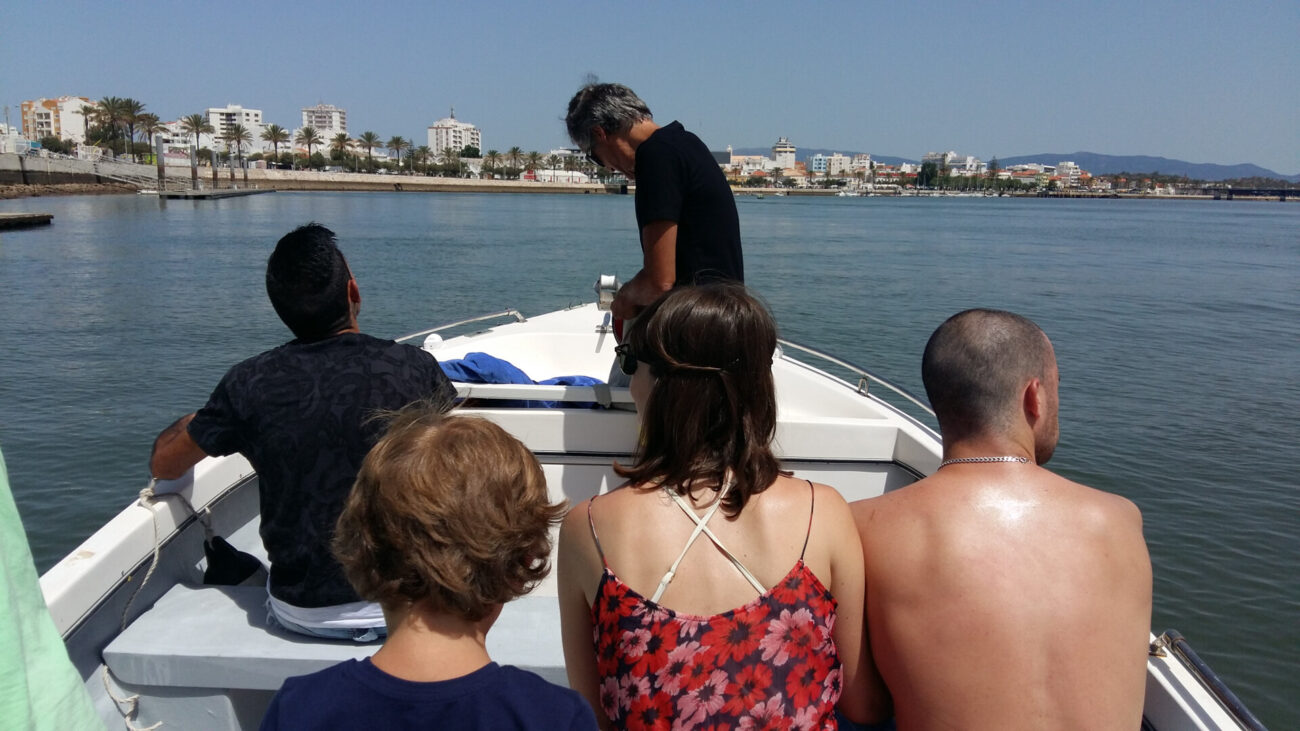 5bc464237bf4b098259537