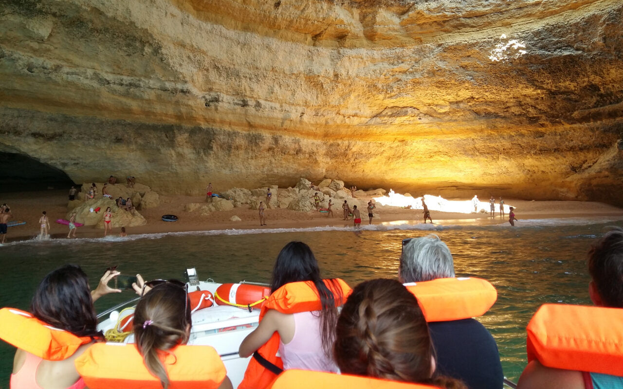 5bc464359588e141678117